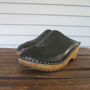 open back clogs just scream summer!